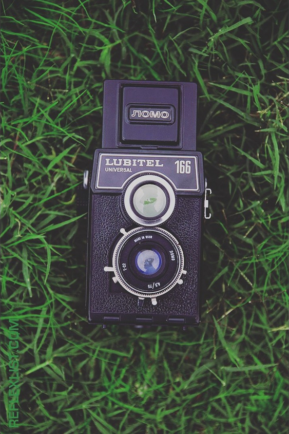 IMMAGINE SEGNAPOSTO GENERATA CON IA - Ritratto smartphone con soggetto nitido e sfondo a fuoco, tipico della modalit?  standard.