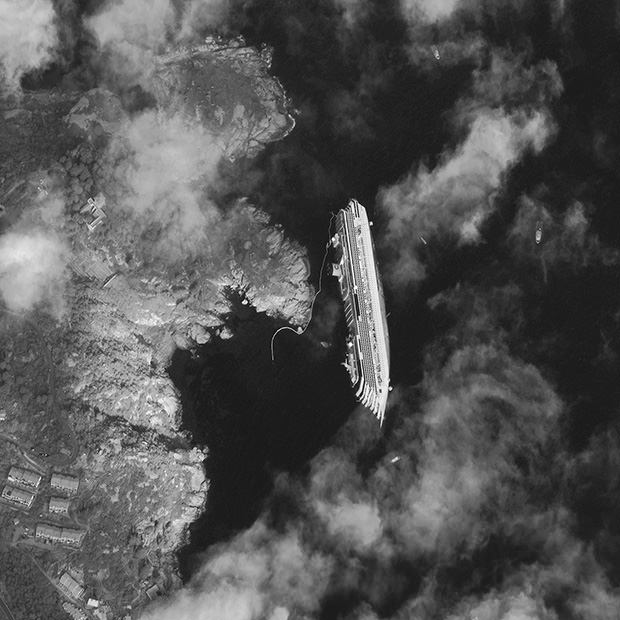Costa Concordia vista dallo spazio - Curiosità
